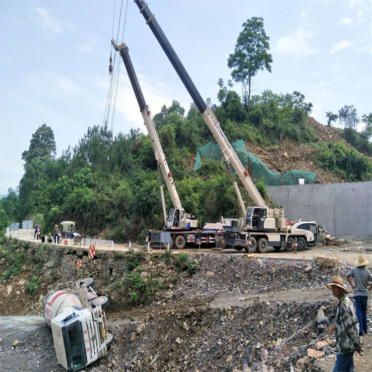 福州晋安汽车掉沟里叫吊车救援要多少钱